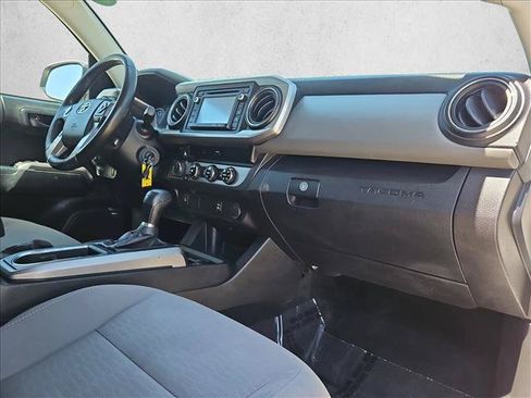 Used 2017 Toyota Tacoma SR5 AWD/4WD image 20