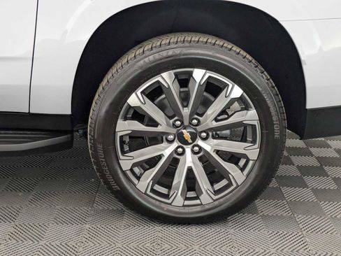 New 2026 Chevrolet Suburban High Country image 14