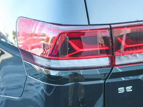 Used 2025 Volkswagen Atlas Peak Edition SE image 8