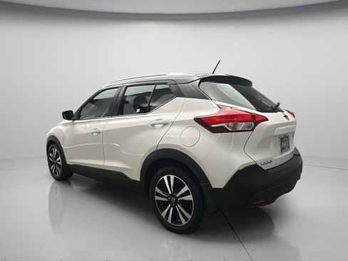 Used 2018 Nissan Kicks SV w/ Exterior Electronics Package FWD image 4