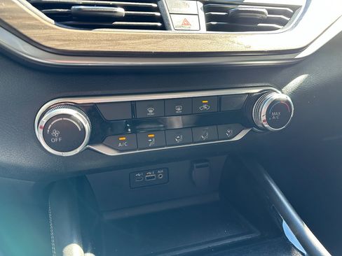 Used 2023 Nissan Altima 2.5 SV image 19