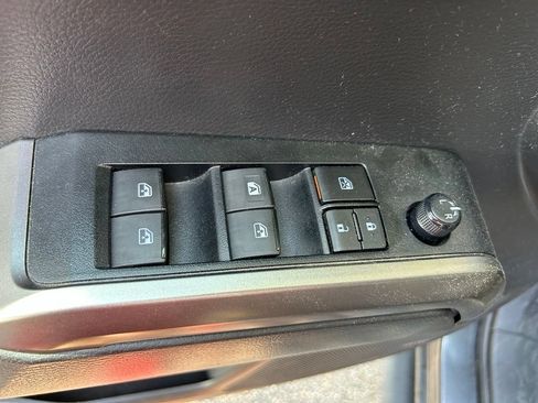Used 2022 Toyota Tacoma SR5 w/ Technology Package RWD image 17