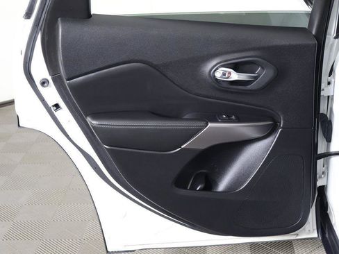 Used 2021 Jeep Cherokee Latitude Lux AWD/4WD image 25