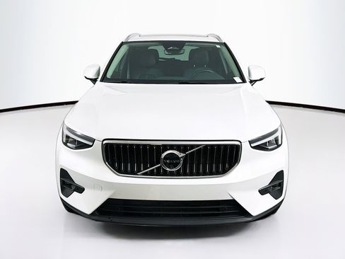 Used 2025 Volvo XC40 B5 Plus image 2