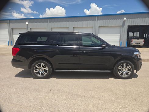 Used 2024 Ford Expedition Max XLT RWD image 2