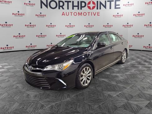 Used 2017 Toyota Camry XLE image 2