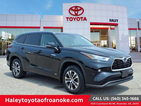 Used 2020 Toyota Highlander XLE AWD/4WD image 1