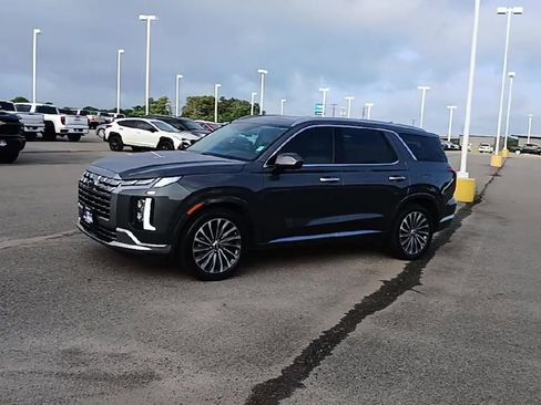 Used 2025 Hyundai Palisade Calligraphy FWD image 4