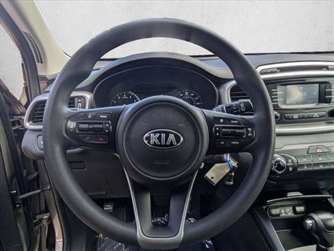 Used 2017 Kia Sorento LX AWD/4WD image 19