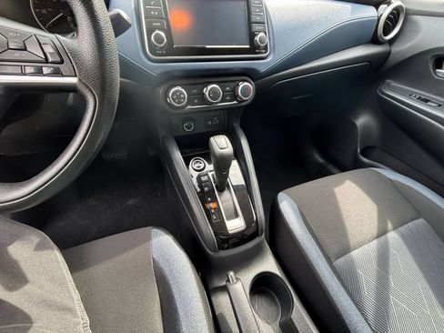 Used 2025 Nissan Versa SV FWD image 40