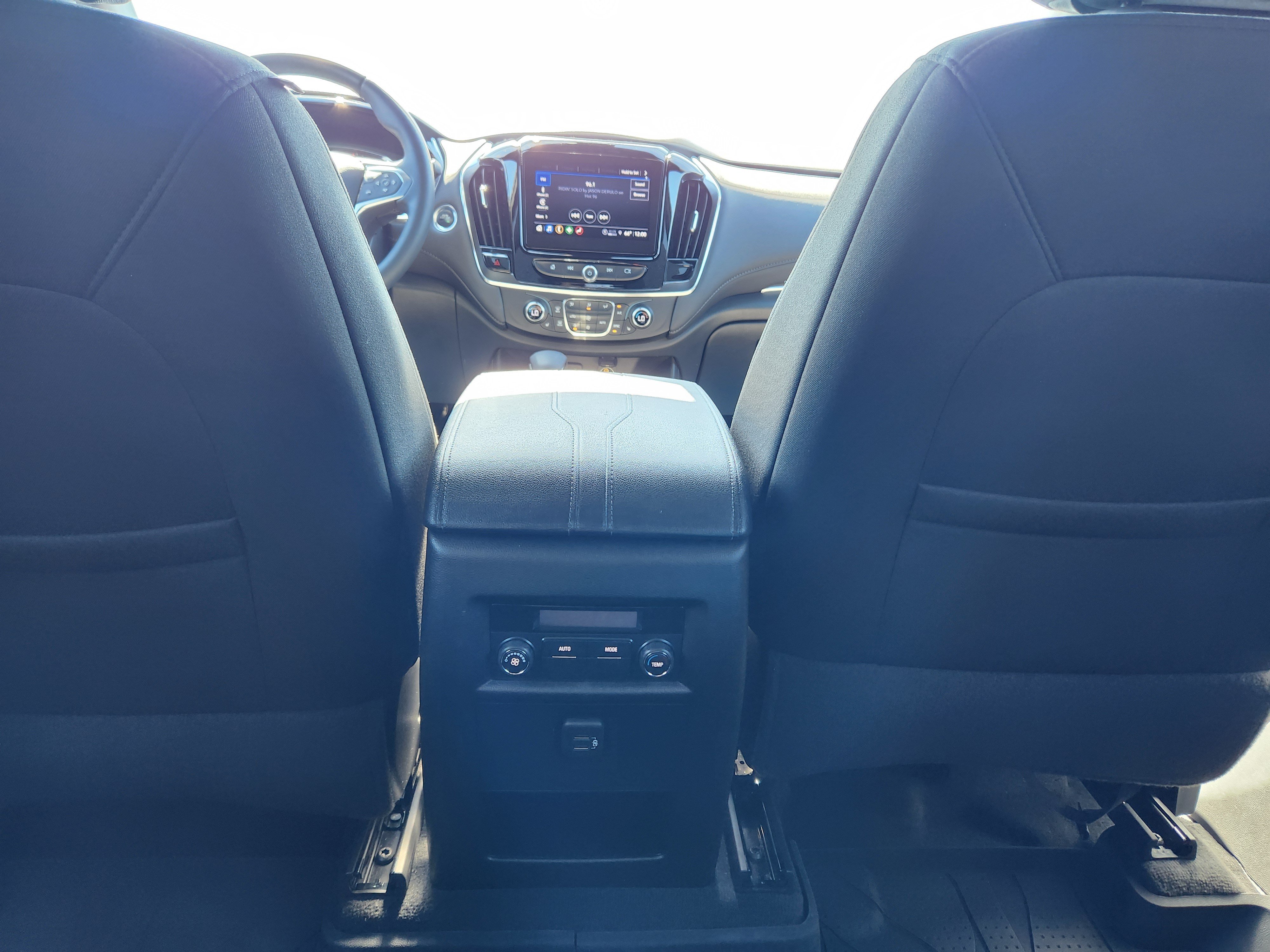 Used 2023 Chevrolet Traverse LT FWD image 14