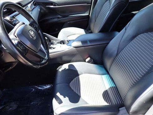 Used 2020 Toyota Camry SE FWD image 8