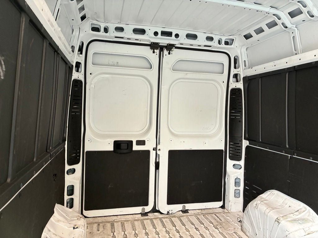Used 2025 RAM ProMaster 2500 w/ Convenience Group FWD image 11