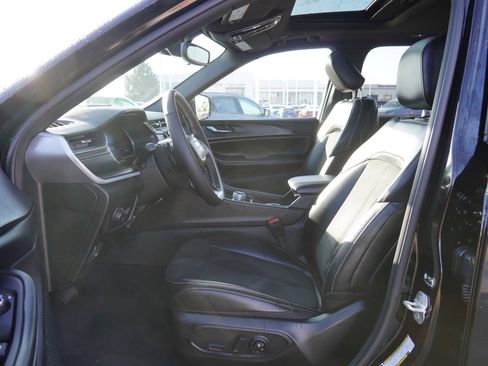 Used 2024 Jeep Grand Cherokee Altitude image 19