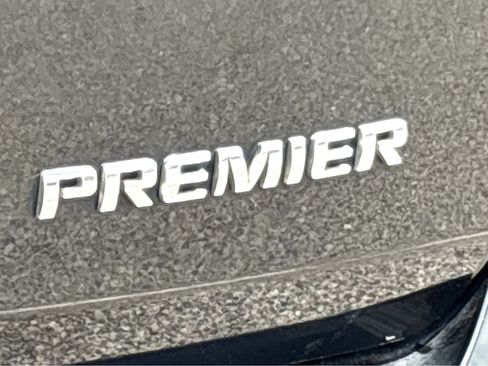 Used 2023 Chevrolet Traverse Premier image 21