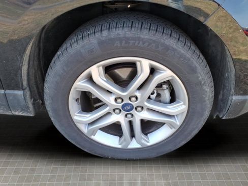 Used 2018 Ford Edge Titanium w/ Equipment Group 301A image 10