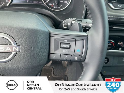 Used 2025 Nissan Rogue SV w/ SV Premium Package FWD image 21
