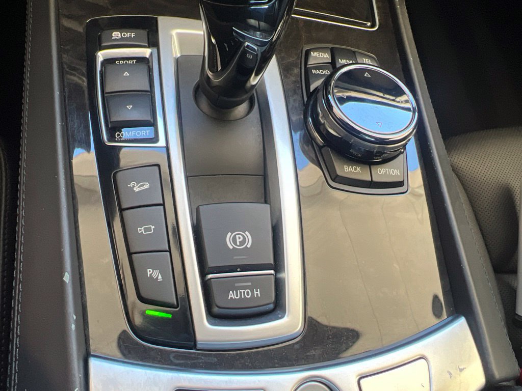 Used 2015 BMW 750Li xDrive AWD/4WD image 52