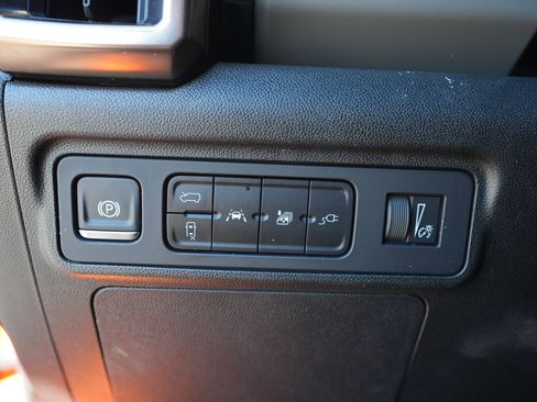 Used 2024 GMC Hummer EV 3X w/ LPO, Illumination Package image 24