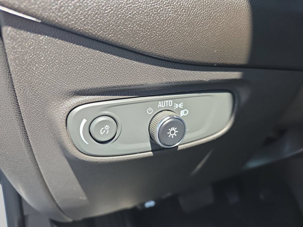 Used 2023 Chevrolet Equinox LS w/ LS Convenience Package AWD/4WD image 18