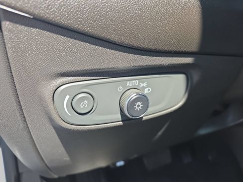 Used 2023 Chevrolet Equinox LS w/ LS Convenience Package AWD/4WD image 18