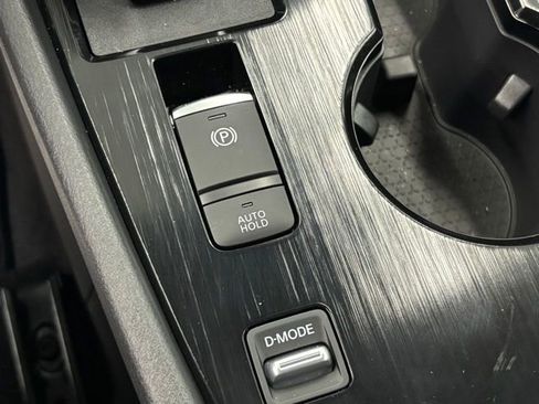 Used 2025 Nissan Rogue S FWD image 28