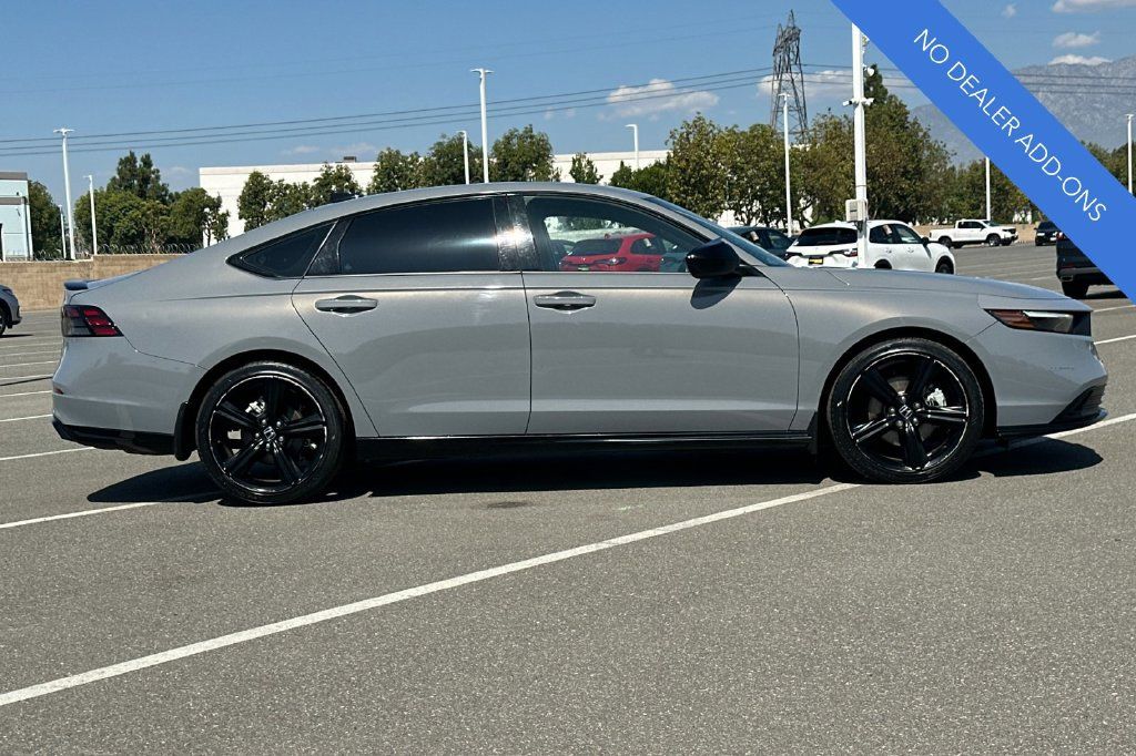 Used 2025 Honda Accord Sport image 3