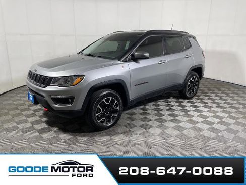 Used 2020 Jeep Compass Trailhawk image 4