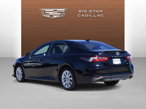 Used 2022 Toyota Camry LE image 3