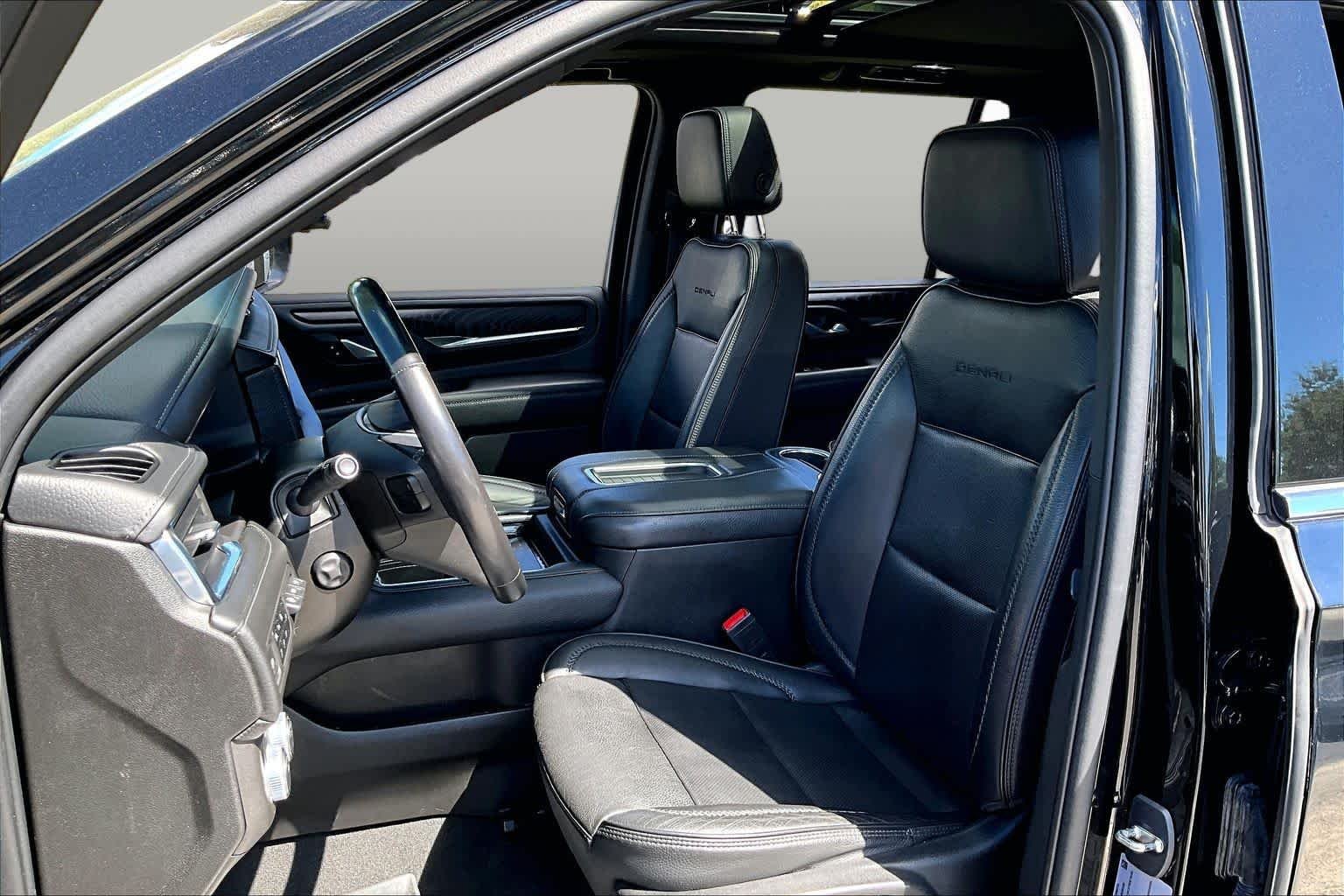 Used 2022 GMC Yukon Denali AWD/4WD image 14