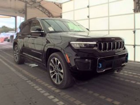 Used 2022 Jeep Grand Cherokee Overland w/ Advanced Protech Group III AWD/4WD image 1