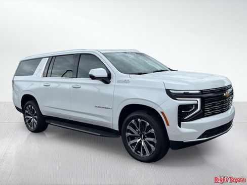 Used 2025 Chevrolet Suburban High Country AWD/4WD image 8