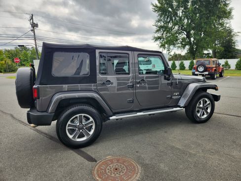 Used 2016 Jeep Wrangler Unlimited Sahara w/ Dual Top Group AWD/4WD image 15