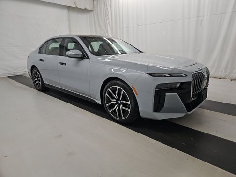 Used 2023 BMW 760i xDrive AWD/4WD image 1