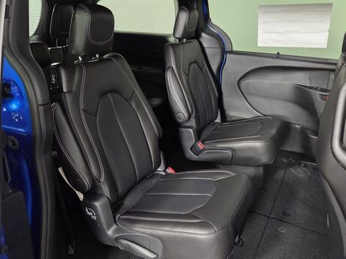 New 2026 Chrysler Pacifica Select w/ S Appearance Package image 33