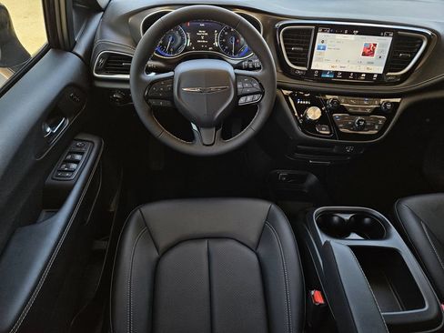 New 2026 Chrysler Pacifica Select w/ S Appearance Package FWD image 9
