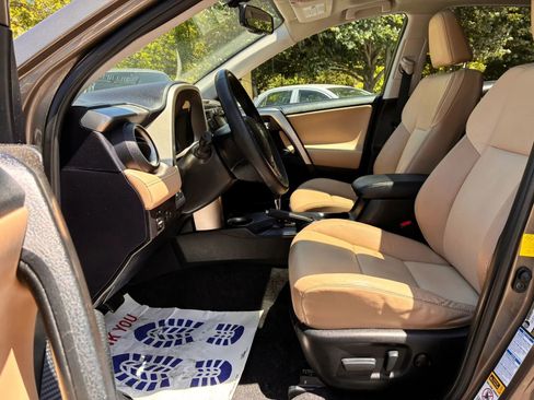 Used 2014 Toyota RAV4 Limited AWD/4WD image 21