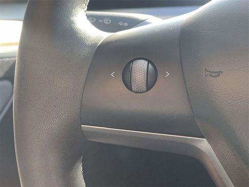 Used 2024 Tesla Model Y Performance image 10