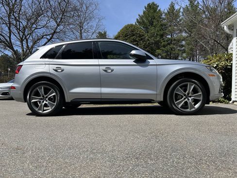 Used 2019 Audi Q5 2.0T Premium Plus w/ Premium Plus Package AWD/4WD image 3