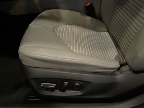 Certified 2022 Toyota Camry SE image 12