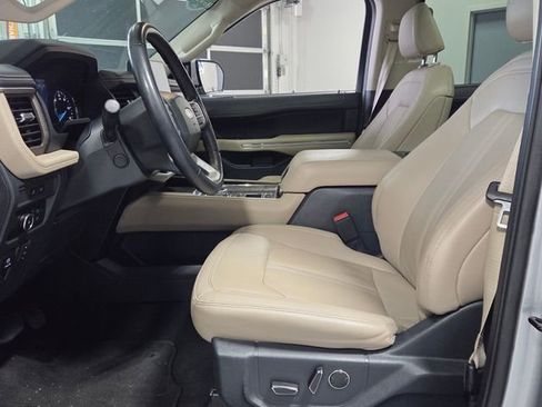 Used 2024 Ford Expedition Limited image 5