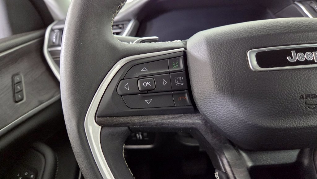 Used 2023 Jeep Grand Cherokee L Limited AWD/4WD image 20