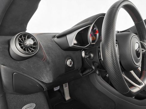 Used 2015 McLaren 650S Spider image 16