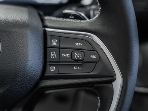 New 2025 Jeep Grand Cherokee Altitude image 26