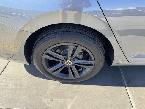 Used 2022 Volkswagen Jetta SE w/ Panoramic Sunroof Package image 15