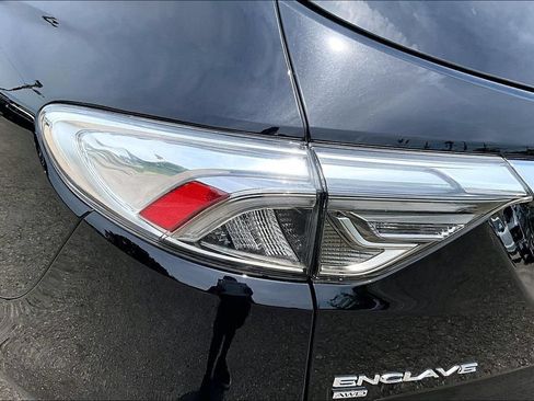 Used 2023 Buick Enclave Avenir w/ Avenir Technology Package AWD/4WD image 31