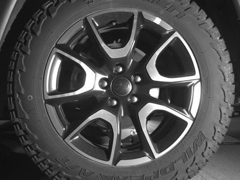 Used 2025 Jeep Compass Trailhawk AWD/4WD image 14