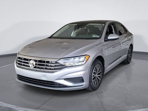 Used 2020 Volkswagen Jetta SE w/ SE Cold Weather Package FWD image 4
