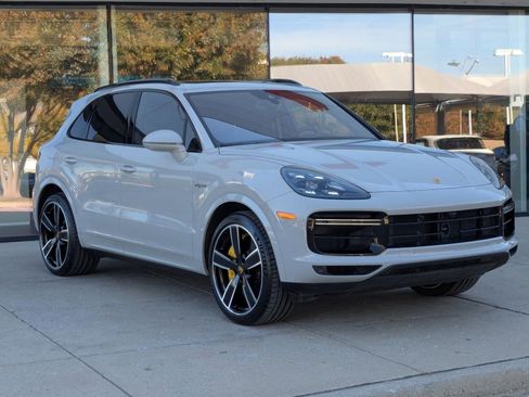 Used 2022 Porsche Cayenne Turbo S image 7