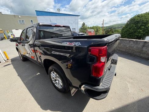 Used 2023 Chevrolet Silverado 1500 LT AWD/4WD image 3